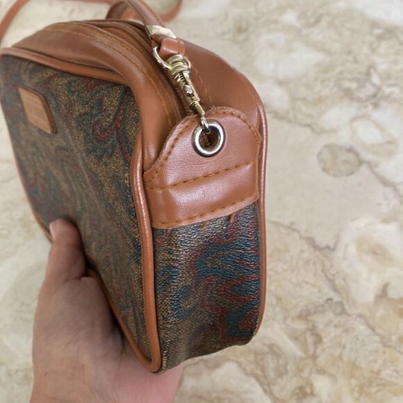 Contessa Da Vinci Paisley Print Faux Leather Crossbody & 2 Matching Clutches - Picture 13 of 15